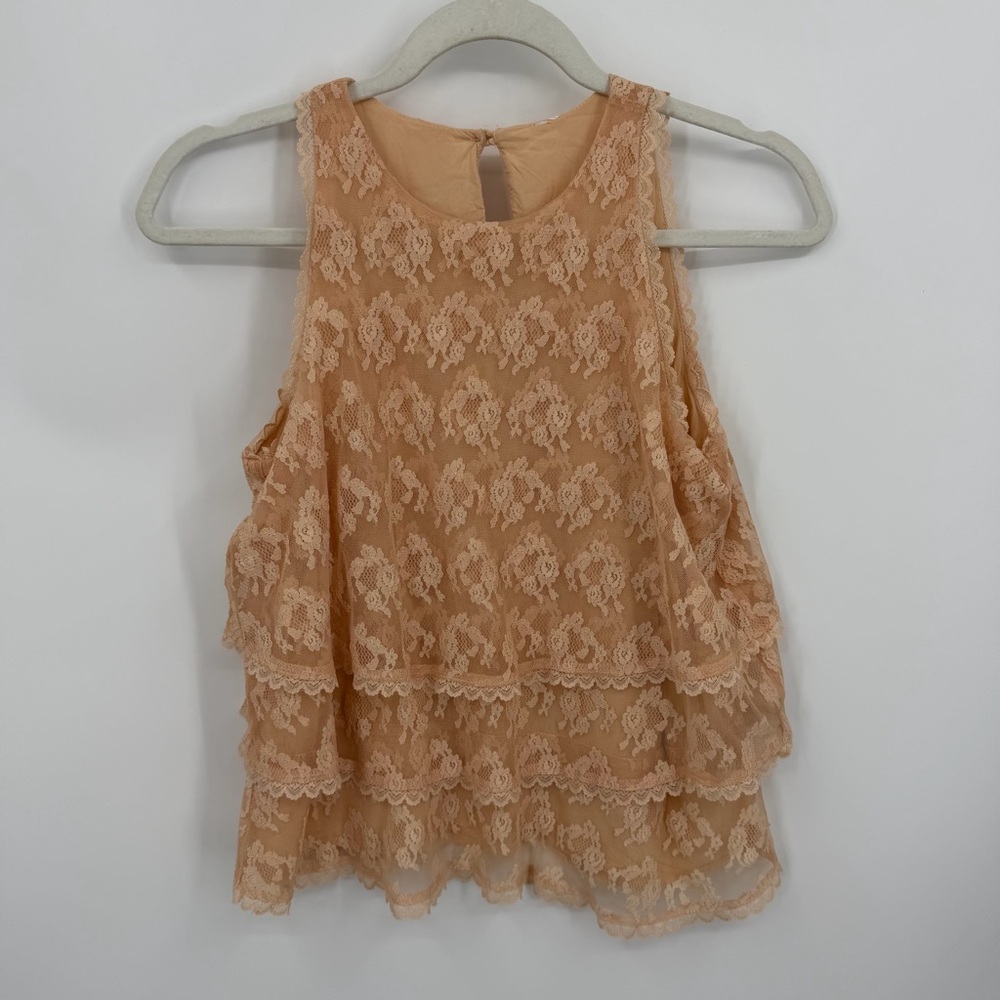 Anthropologie tiered lace blouse in a peach or light pink color sz S